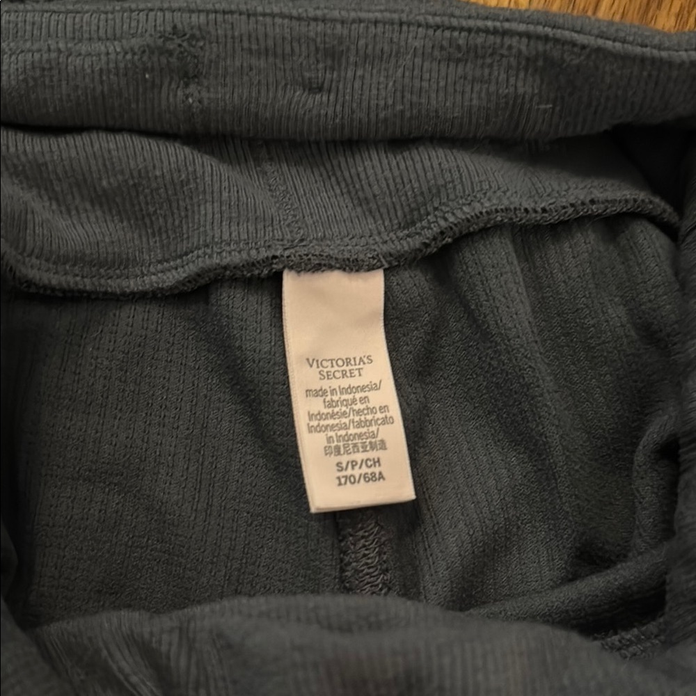 Victoria's Secret Gray Leggings - Picture 2 of 2